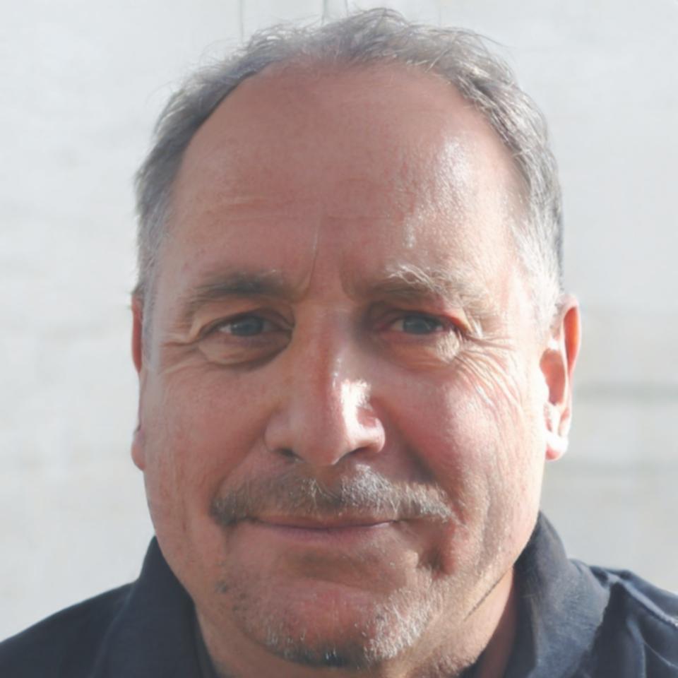 Reinhard Hoffmeister, Senior Finanzanalyst